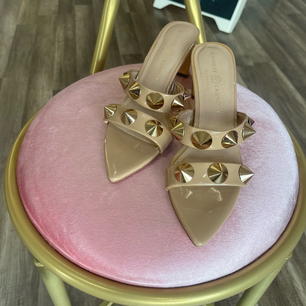 Chinese Laundry Yarley sandals new